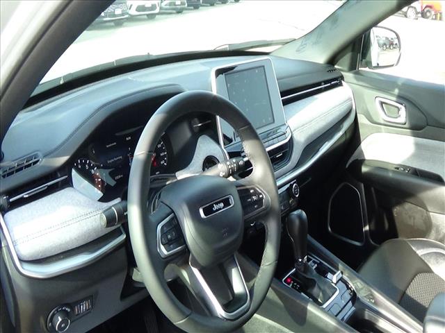 2025 Jeep Compass Latitude:C6869