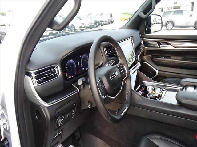 2024 Jeep Wagoneer L Base:C7016