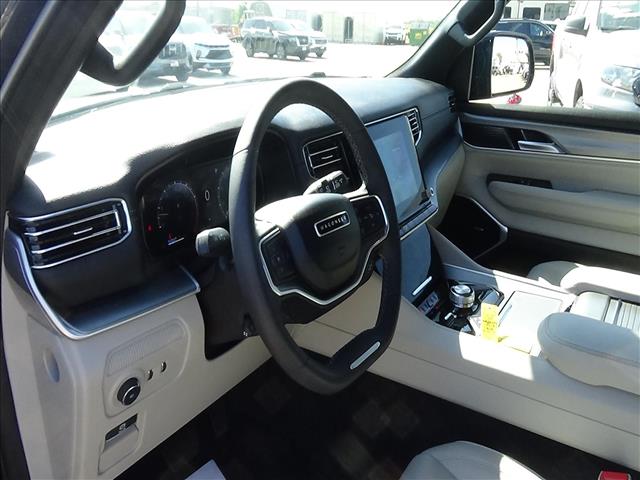 2025 Jeep Wagoneer L Base:C7123