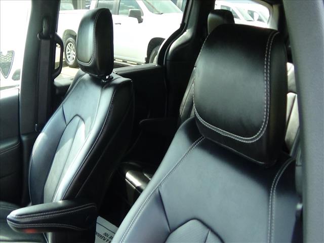 2025 Chrysler Pacifica Select:C6924