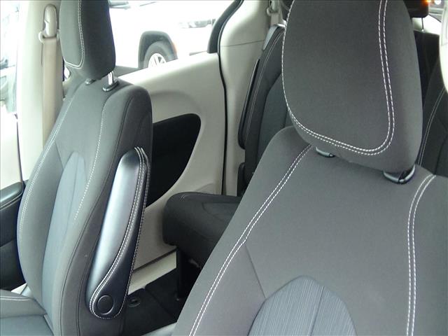 2023 Chrysler Voyager LX:C6853