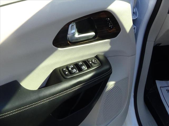 2024 Chrysler Pacifica Limited:C6908