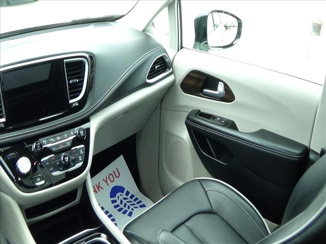 2024 Chrysler Pacifica Limited:C6914