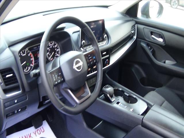 2025 Nissan Rogue SV:C6868