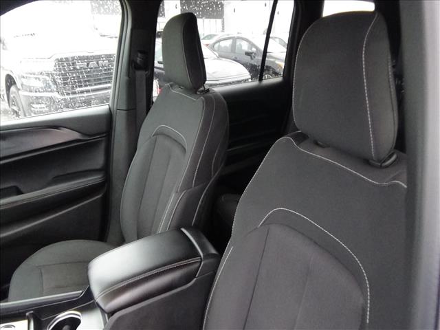 2025 Jeep Grand Cherokee L Laredo:C7084
