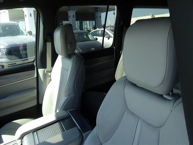 2025 Jeep Wagoneer L Base:C7123
