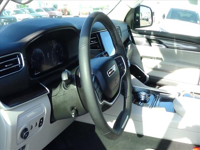 2024 Jeep Wagoneer Base:C6876