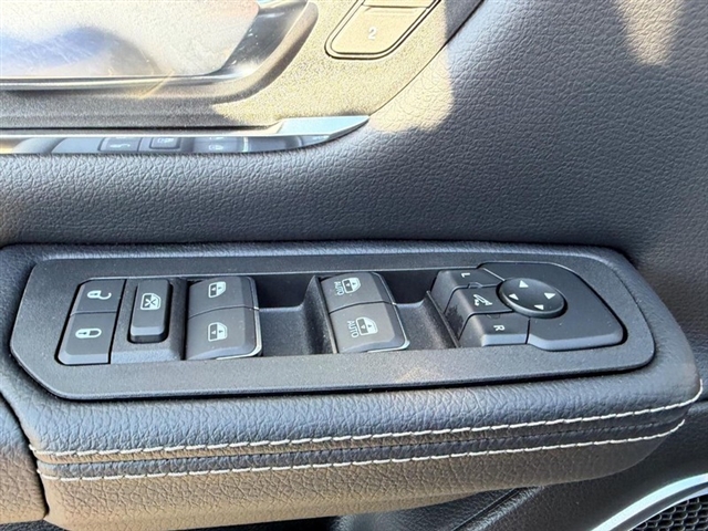 2027 RAM 1500 Laramie:27-021