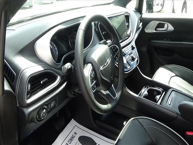2026 Chrysler Pacifica Limited:C6985