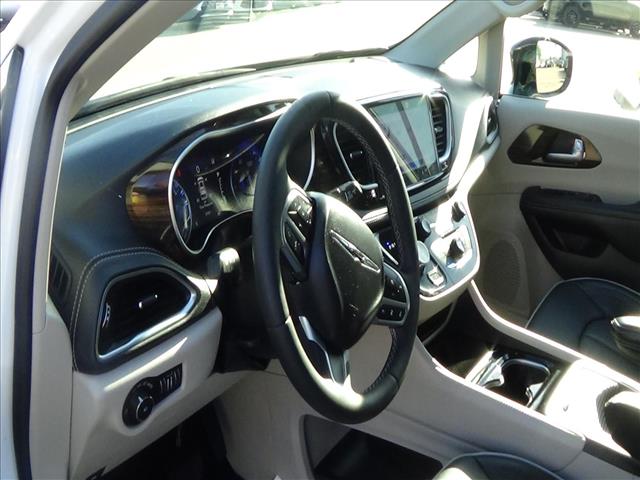 2024 Chrysler Pacifica Limited:C6908