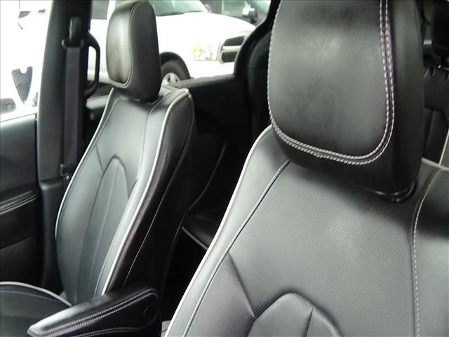 2026 Chrysler Pacifica Limited:C6989