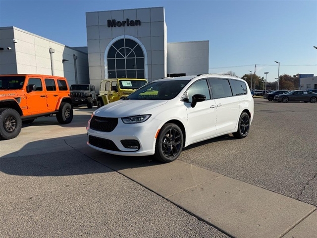 2026 Chrysler Pacifica Select  26-020