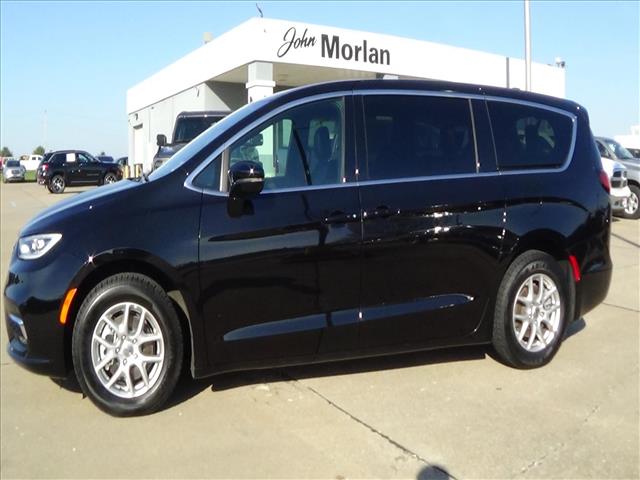 2025 Chrysler Pacifica Select  C6889