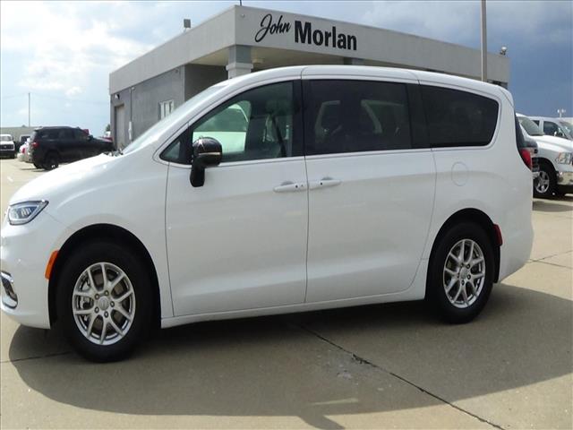 2025 Chrysler Pacifica Select  C6924
