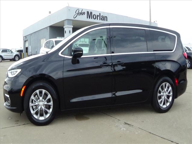 2026 Chrysler Pacifica Limited  C6989