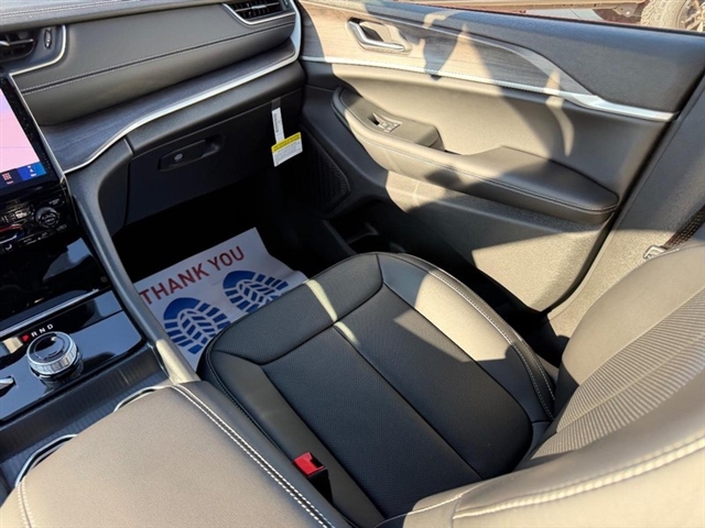 2025 Jeep Grand Cherokee L Limited:25-231