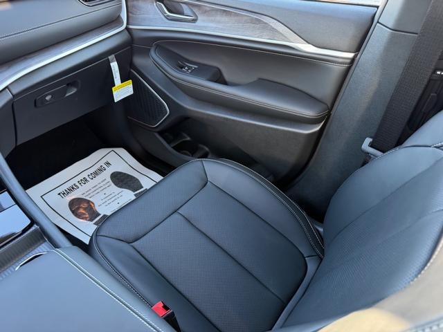 2027 Jeep Grand Cherokee L Limited Reserve:27-043