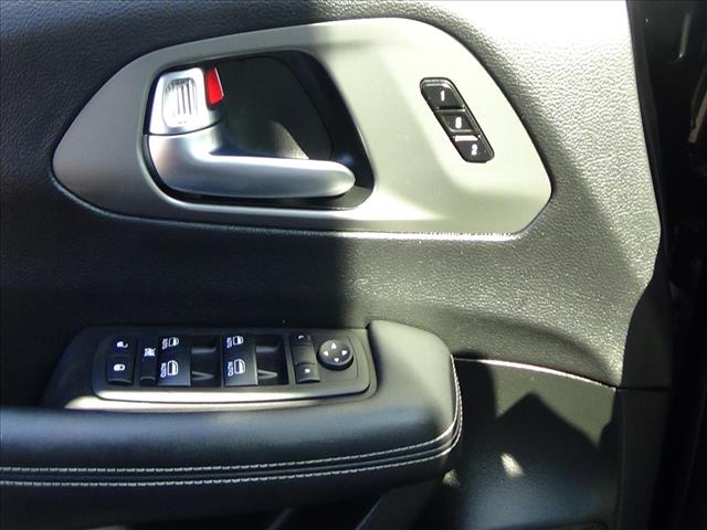 2025 Chrysler Pacifica Select:C6947