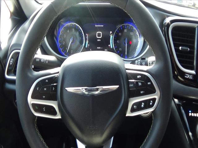 2025 Chrysler Pacifica Select:C6858