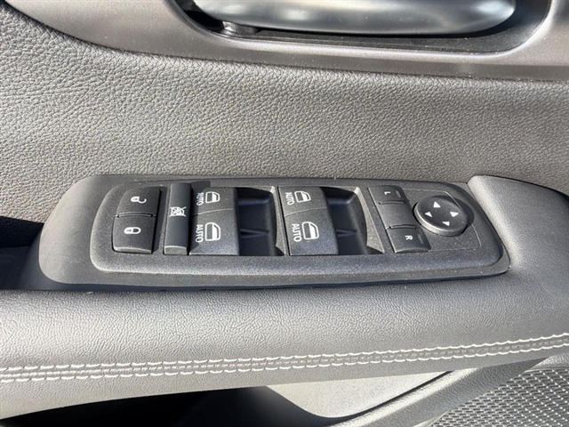 2026 Chrysler Pacifica Select:26-019