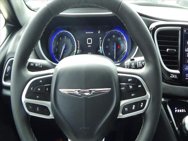 2025 Chrysler Pacifica Select:C6855