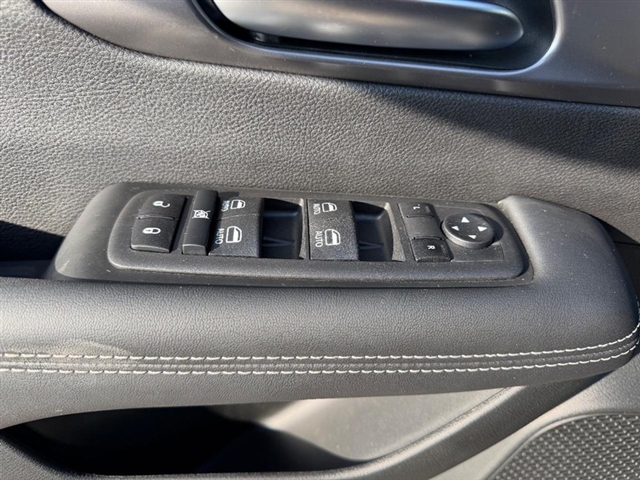 2026 Chrysler Pacifica Select:26-018