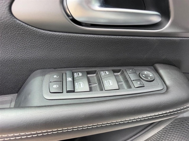 2027 Chrysler Pacifica Select:27-002