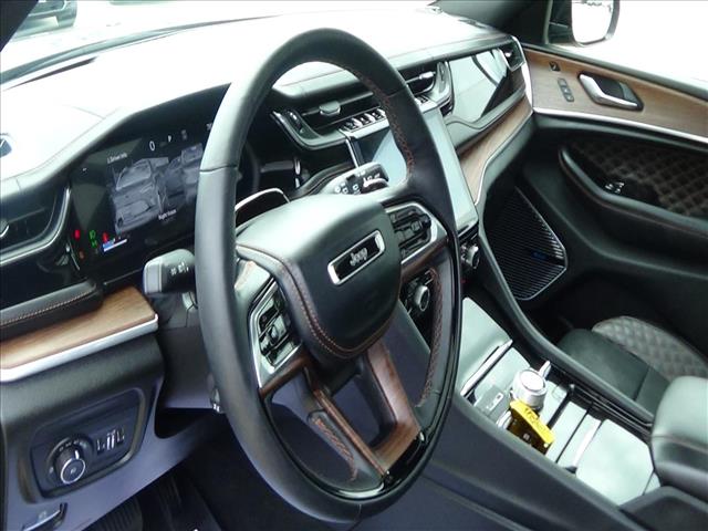 2025 Jeep Grand Cherokee L Summit:C6769