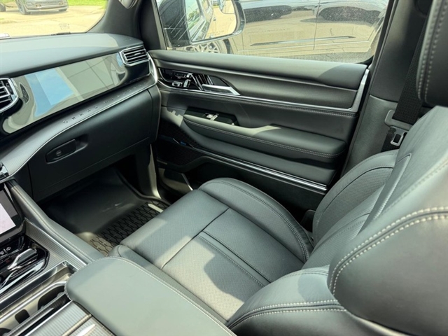 2026 Jeep Grand Wagoneer Summit Obsidian:26-175