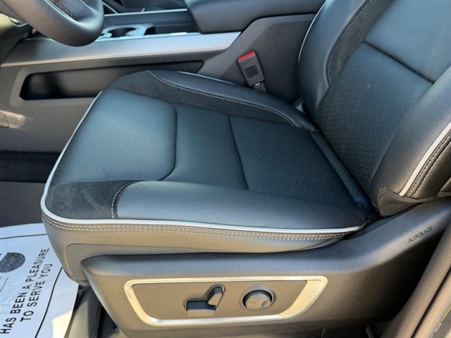 2027 RAM 1500 Laramie:27-021