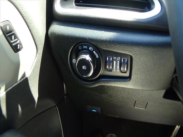 2025 Chrysler Pacifica Select:C6947