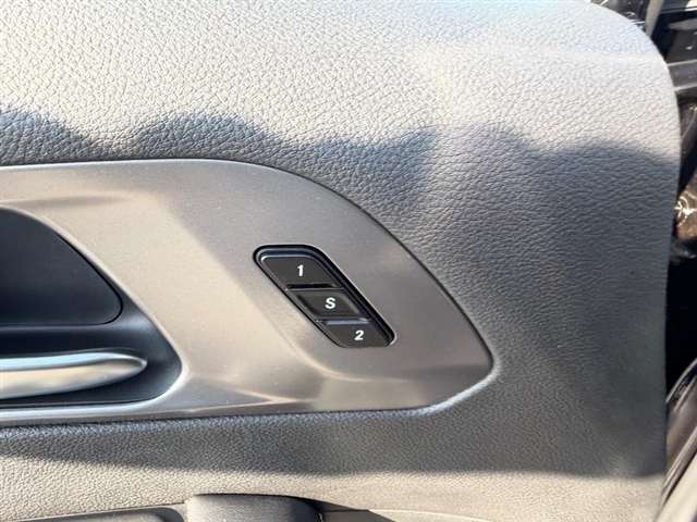 2026 Chrysler Pacifica Select:26-018