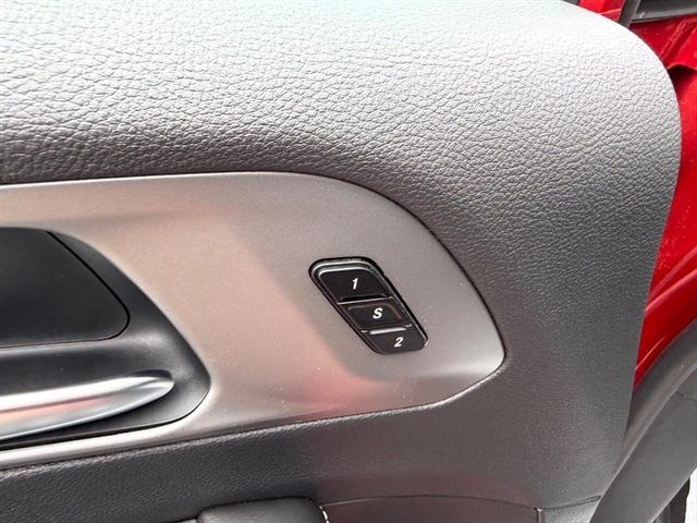 2027 Chrysler Pacifica Select:27-001