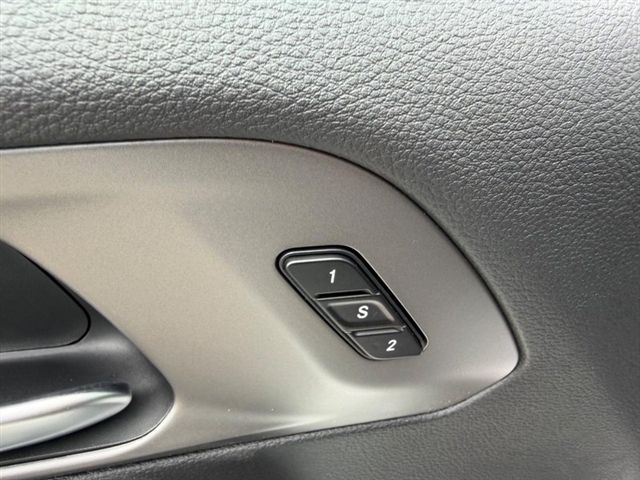 2027 Chrysler Pacifica Select:27-003