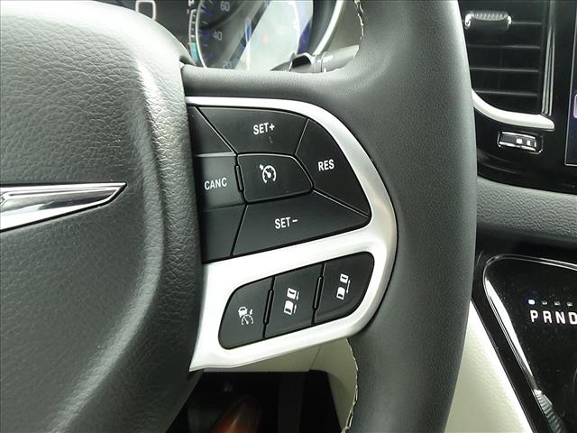 2024 Chrysler Pacifica Touring L:C7068