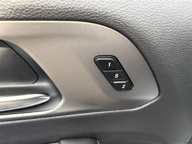 2027 Chrysler Pacifica Select:27-004