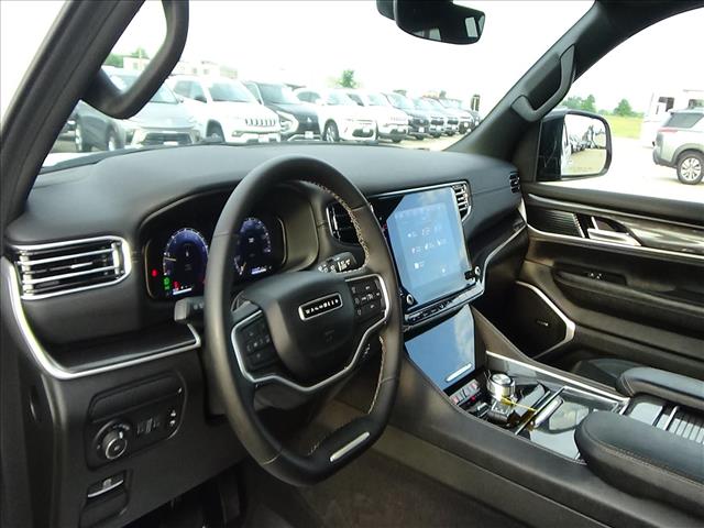 2024 Jeep Wagoneer L Base:C7016