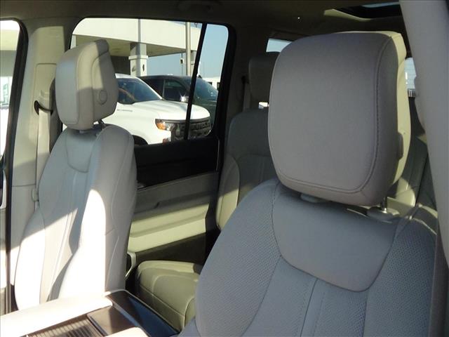 2025 Jeep Wagoneer Base:C6978