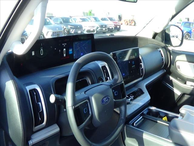 2025 Ford Expedition Active:C6888