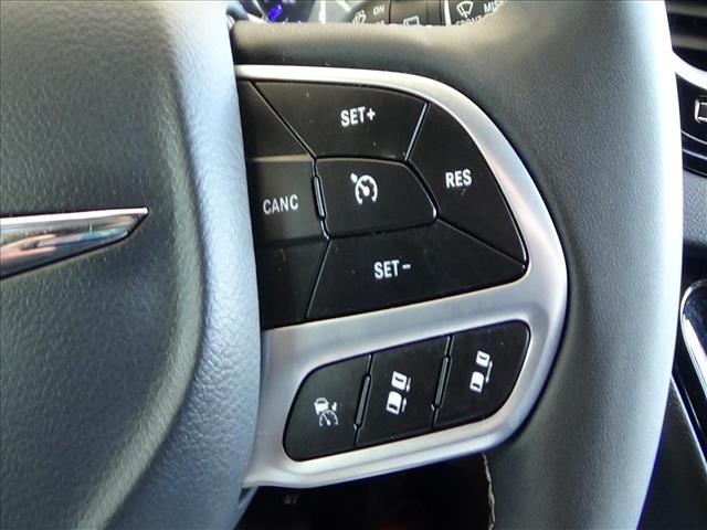 2025 Chrysler Pacifica Select:C6889
