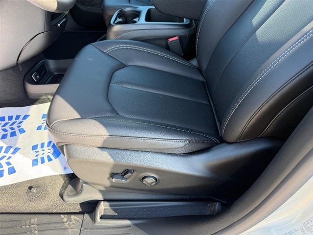 2026 Chrysler Pacifica Select:26-019