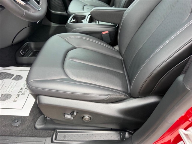 2027 Chrysler Pacifica Select:27-001