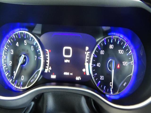 2025 Chrysler Pacifica Select:C6889