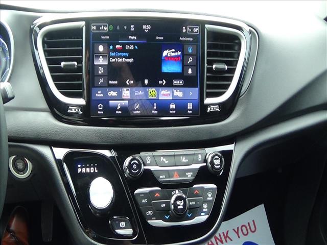 2025 Chrysler Pacifica Select:C6855