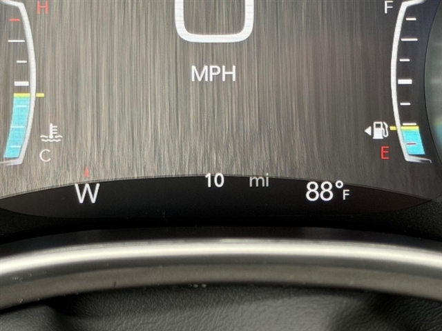 2027 Chrysler Pacifica Select:27-003