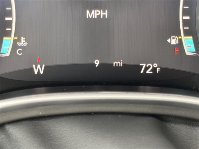 2027 Chrysler Pacifica Select:27-004