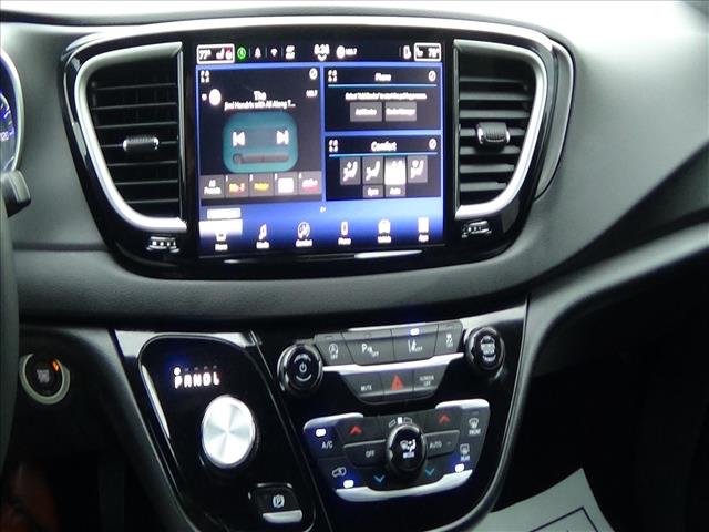 2025 Chrysler Pacifica Select:C6856