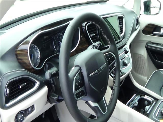 2024 Chrysler Pacifica Limited:C6914