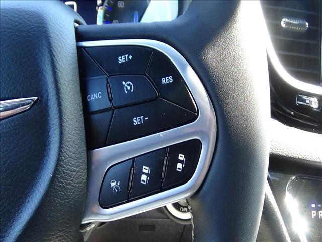 2025 Chrysler Pacifica Select:C6947