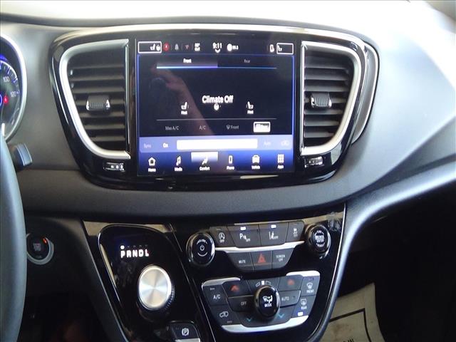 2025 Chrysler Pacifica Select:C6889